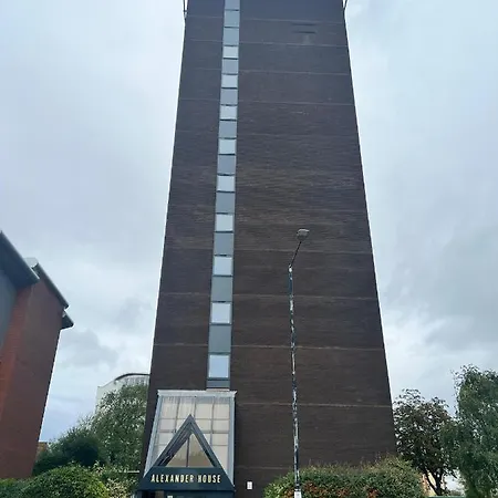 1 Bed Apartment Near Old Trafford With Free Car Park-2
