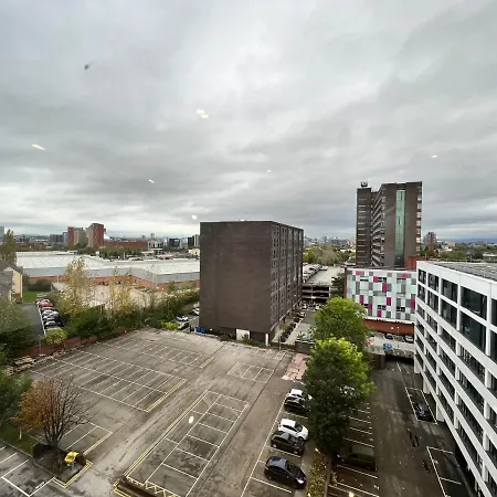1 Bed Apartment Near Old Trafford With Free Car Park-3