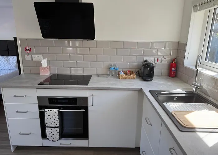 Studio Appt - Sleeps 2 - Free Parking - 5Min-Metro