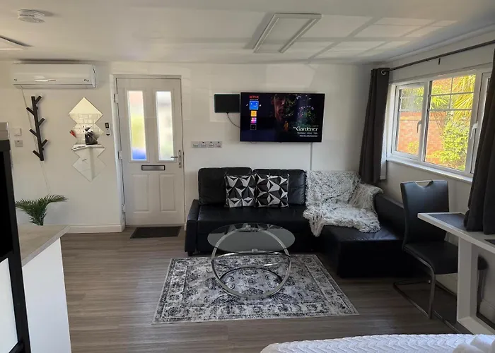 Studio Appt - Sleeps 2 - Free Parking - 5Min-Metro